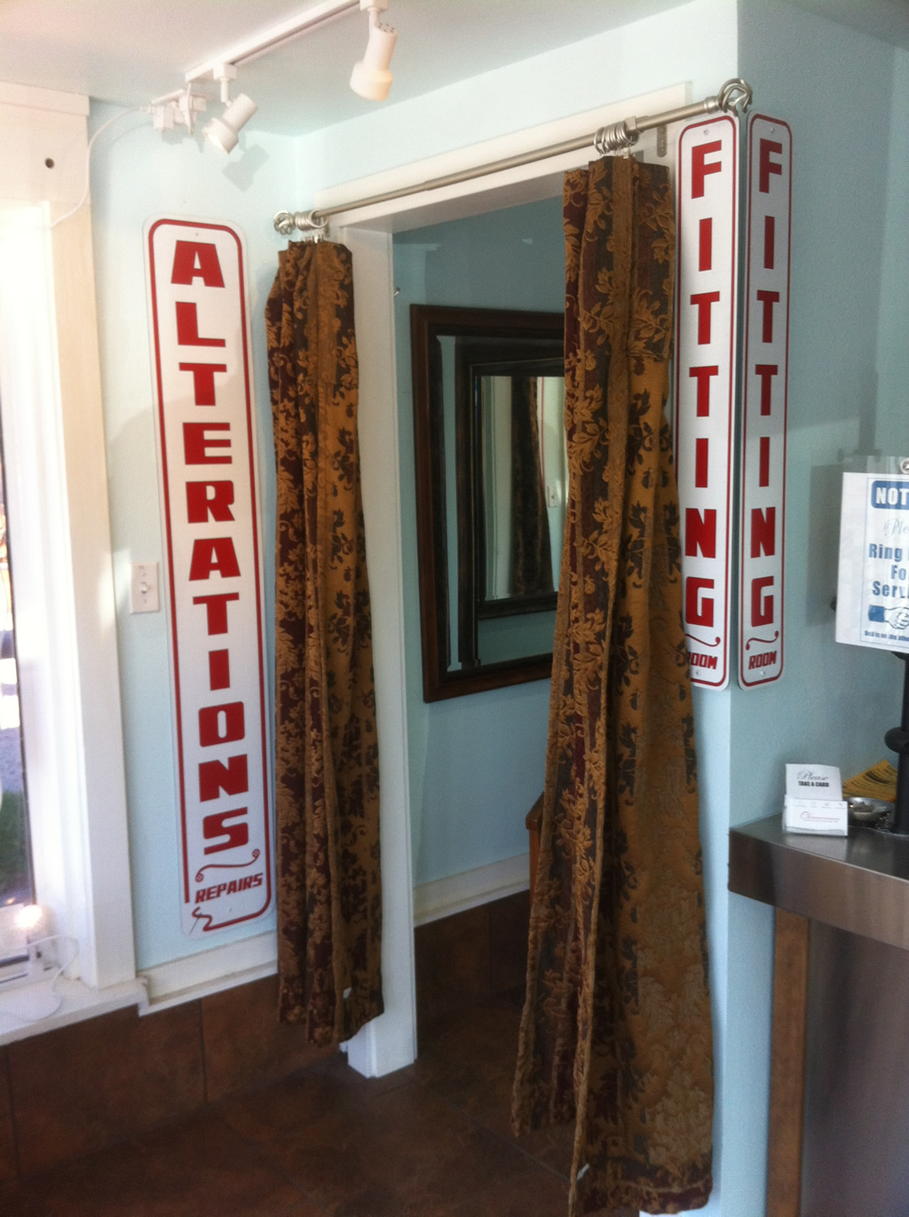 Alteration Fitting Room - Main Plaint New Orleans
